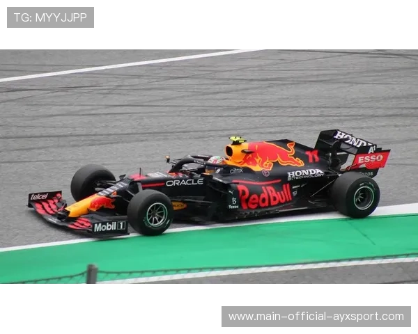 佩雷斯起步甩开两台赛车，开局优势巨大